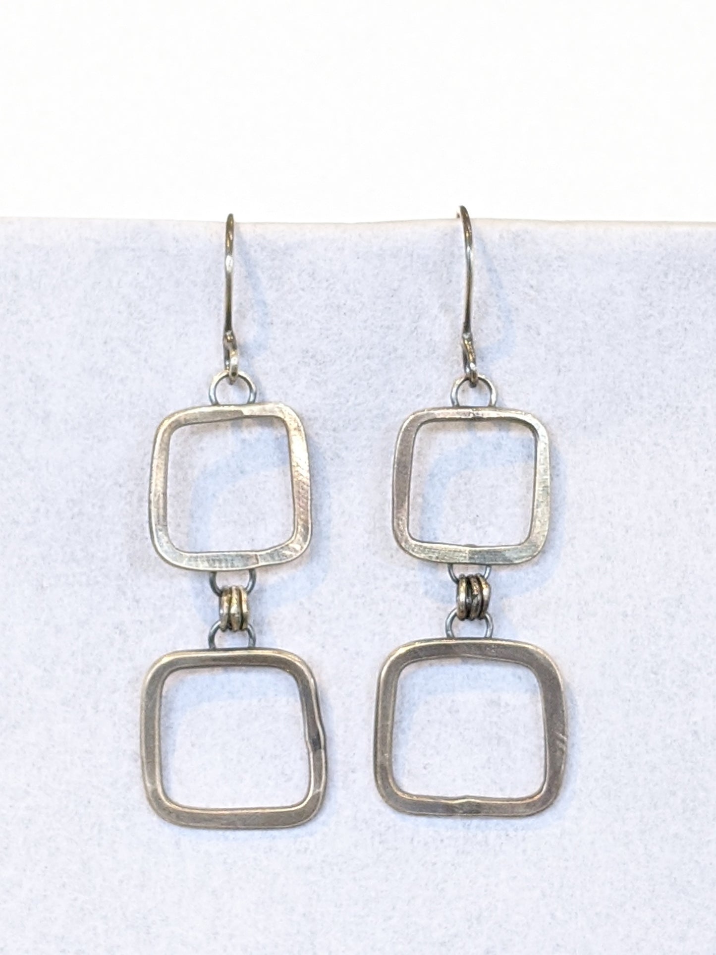 BethA- Ear- Linked Squares 2" ES029