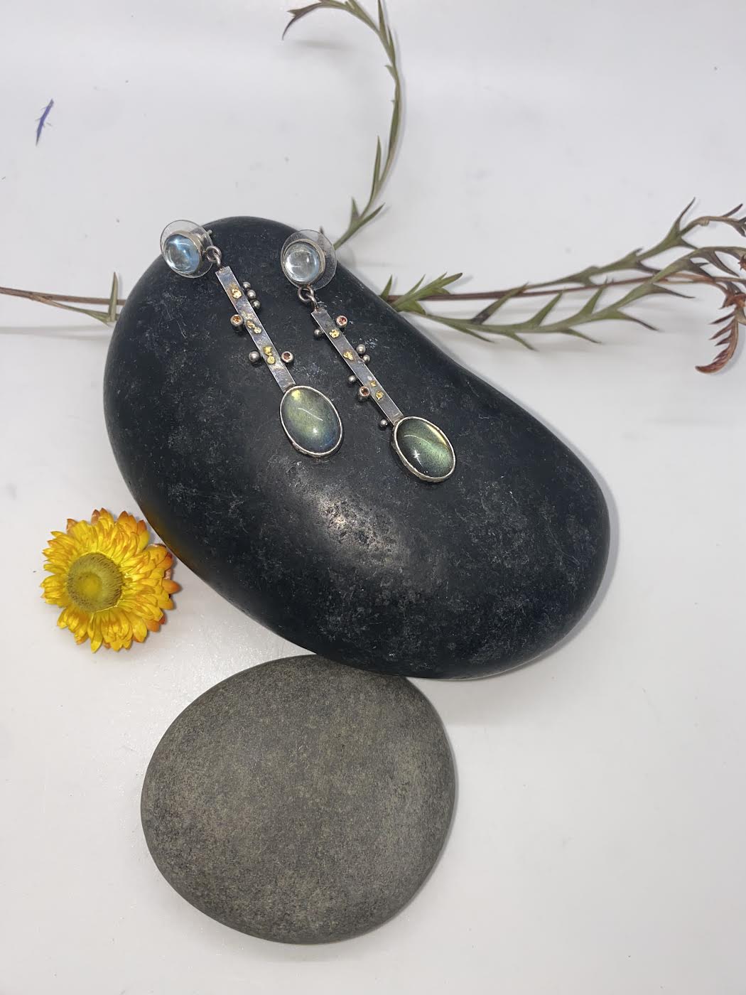 ZierJ- Ear- Labradorite Orange Sapphire, gld nug, Sterling