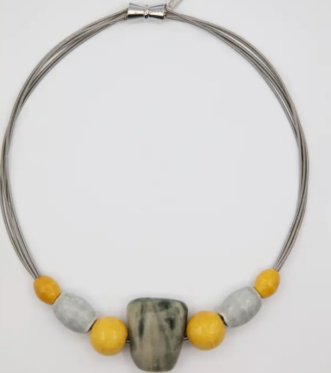 Sea- Neck- S95- Slvr Wire w/ Gray & Yllw Porcelain Bead