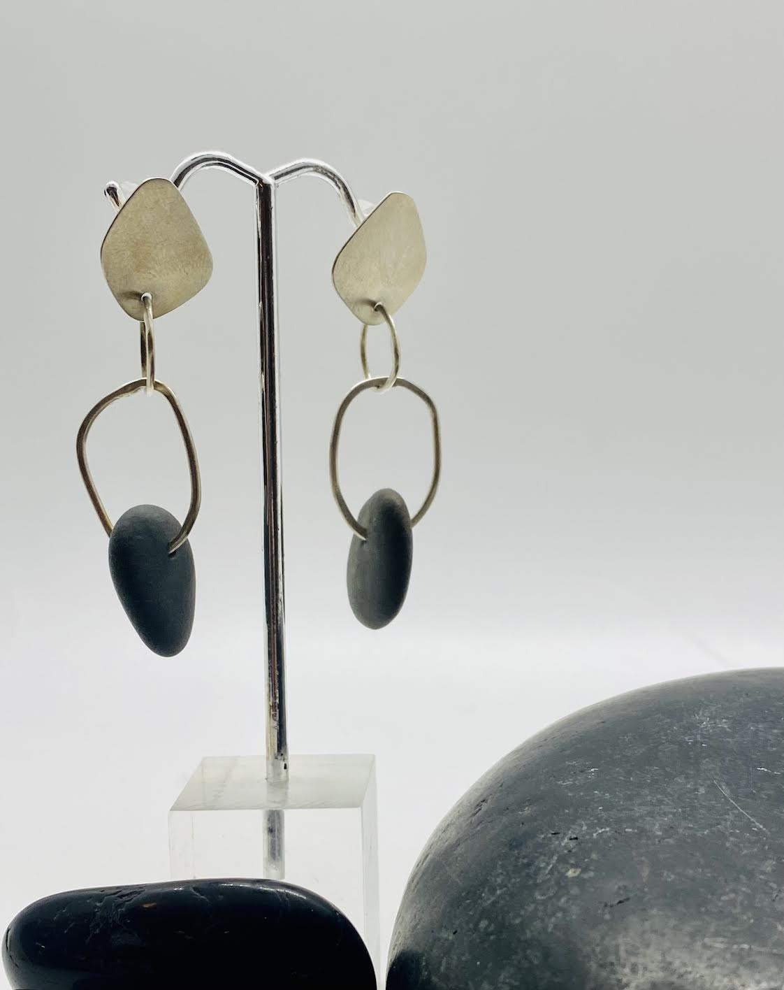 GraceH- Earring- SS & stone hoop post- GHE1007