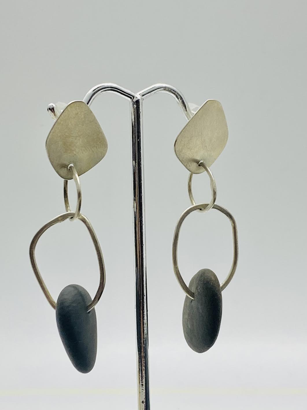 GraceH- Earring- SS & stone hoop post- GHE1007