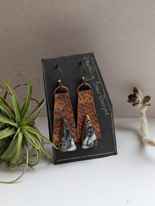 DancingB- Ear- Textured Plate-  31- Wht Buffalo w/ Cppr