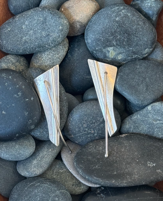 SuzanneN- Ear- Dessin organic trngle w stick