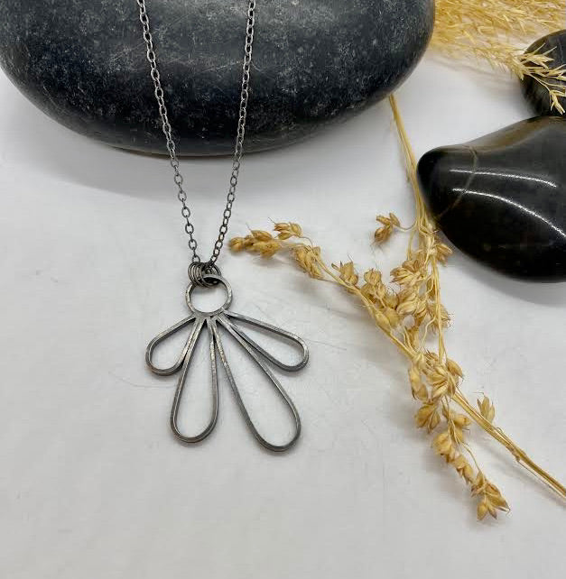 BethG- Neck- NS026- Alpine Lily