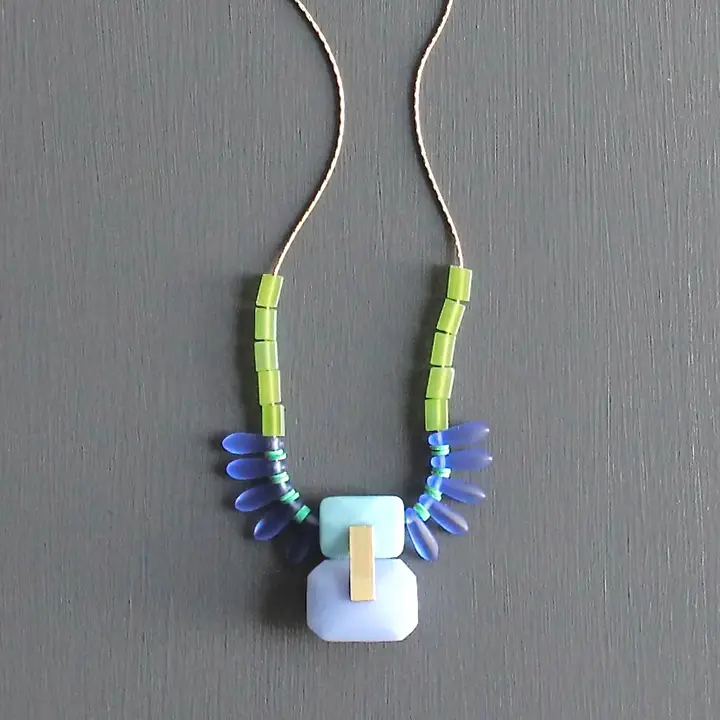 Geometric Necklaces