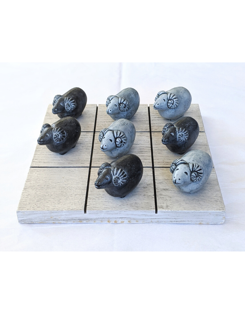BeehiveClay- Game- Tic Tac Toe